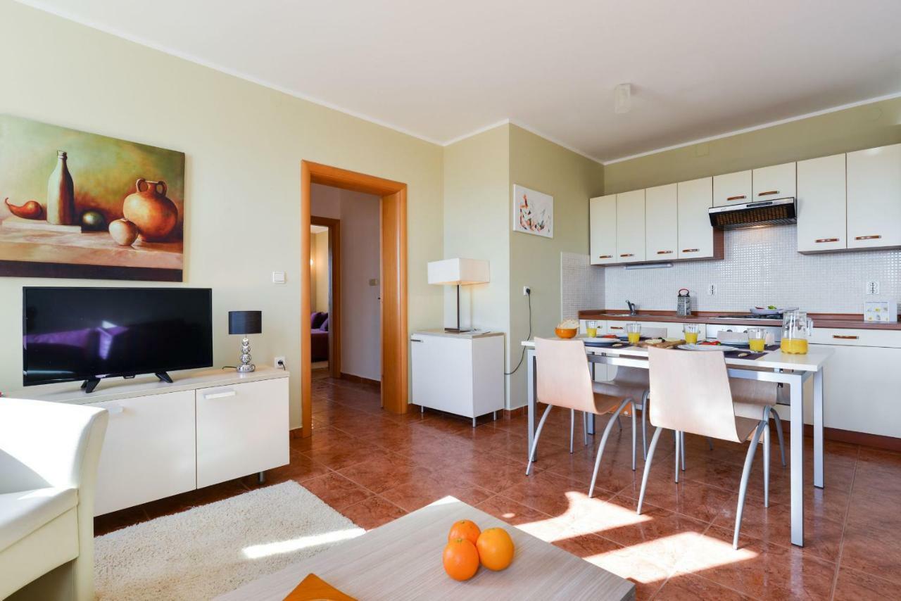 Cecilia Apartments Lun  Luaran gambar